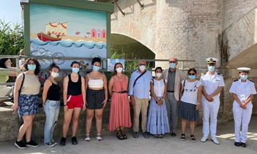 Watercare: inaugurati i pannelli artistici realizzati dal Liceo Nolfi Apolloni. Abbelliranno il container di Aset Spa situato vicino alla foce dell’Arzilla